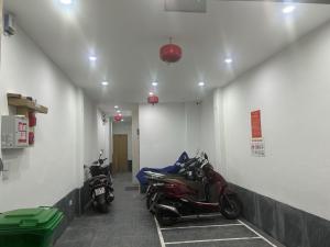 Bán CHDV tại Quan Hoa, Cầu Giấy, Hà Nội 13,9 tỷ, 60m2, PCCC đầy đủ, VF3 tận cổng, Thang Máy Vù